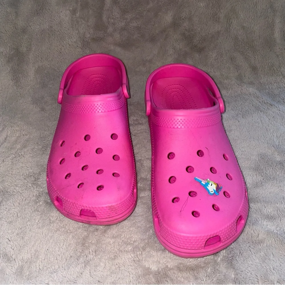 CROCS | Pink Flats with Breathable Design and Textured Soles - Picture 5 of 7